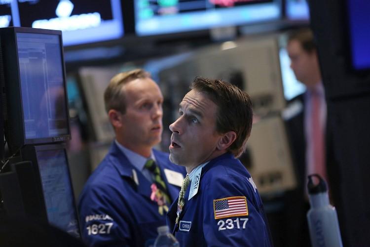 <a><img class="size-large wp-image-1782156" title="Traders are seen working on the floor of the New York Stock Exchange on Sept. 6 in New York City. U.S. investors speculated that another round of quantitative easing may be announced following a less-than-stellar August job report on Sept.7. (Spencer Platt/Getty Images)" src="https://www.theepochtimes.com/assets/uploads/2015/09/Dismal-August-Job.jpg" alt="Traders are seen working on the floor of the New York Stock Exchange on Sept. 6 in New York City. U.S. investors speculated that another round of quantitative easing may be announced following a less-than-stellar August job report on Sept.7. (Spencer Platt/Getty Images)" width="590" height="393"/></a>