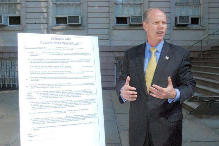 <a><img src="https://www.theepochtimes.com/assets/uploads/2015/09/DonovanWEB.jpg" alt="AG CANDIDATE: Republican attorney general candidate Dan Donovan explains the proposed affidavit that would be required from legislators giving grants of $5,000 or more to non-profit organizations as a part of his three-point transparency plan.   (Catherine Yang/The Epoch Times)" title="AG CANDIDATE: Republican attorney general candidate Dan Donovan explains the proposed affidavit that would be required from legislators giving grants of $5,000 or more to non-profit organizations as a part of his three-point transparency plan.   (Catherine Yang/The Epoch Times)" width="320" class="size-medium wp-image-1814542"/></a>