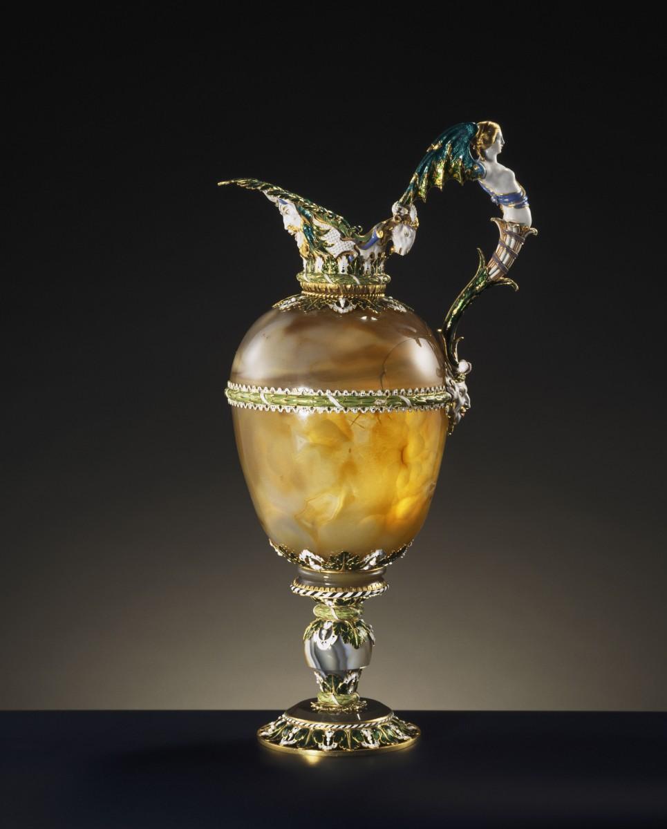 <a><img class=" wp-image-1769839 " src="https://www.theepochtimes.com/assets/uploads/2015/09/Ewer2C+1650.jpg" alt="A female winged figurine makes the handle of this ewer. Ewer: agate with enameled gold mounts, Paris, France, circa 1650, 10.4 inches by 4.9 inches by 3.6 inches. (RMN-Grand Palais / Art Resource, NY / Jean-Gilles Berizzi)" width="332" height="413"/></a>
