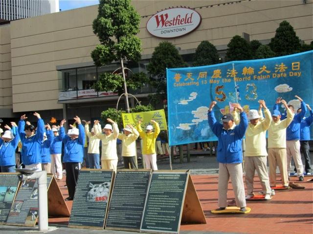 <a><img class="size-large wp-image-1787558" title="Falun Dafa Day" src="https://www.theepochtimes.com/assets/uploads/2015/09/Falun-Dafa-Day.jpeg" alt="" width="590" height="442"/></a>