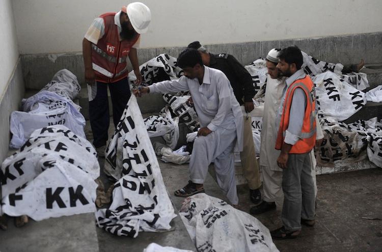 <a><img class="size-full wp-image-1782010" title="Pakistani policemen and rescuers identify the dead bodies of garment laborers who were killed after fire erupted at a factory in Karachi on Sept. 12. (Rizwan Tabassum/AFP/GettyImages)" src="https://www.theepochtimes.com/assets/uploads/2015/09/Fires_151836782.jpg" alt="" width="750" height="495"/></a>