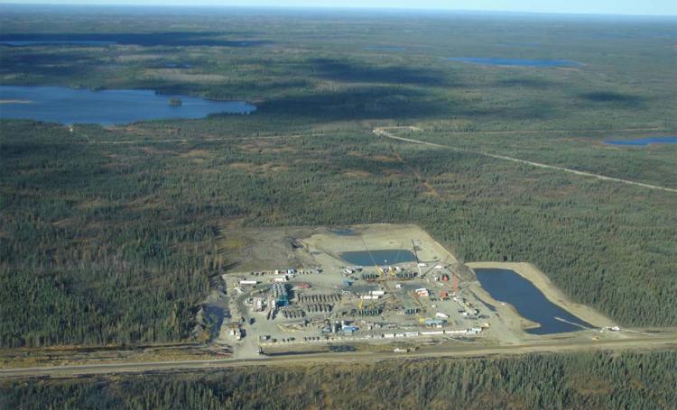 <a><img src="https://www.theepochtimes.com/assets/uploads/2015/09/Frackpic2.jpg" alt="EnCana's hydraulic fracturing site at Two Island Lake in B.C., one of the largest and longest frack sites in the world. To frack all 14 wells, it is estimated that EnCana used 1.8 million cubic metres of water, 78,400 tonnes of sand, and up to 36,000 cubic metres of chemicals. (Photo courtesy of Wil Koop)" title="EnCana's hydraulic fracturing site at Two Island Lake in B.C., one of the largest and longest frack sites in the world. To frack all 14 wells, it is estimated that EnCana used 1.8 million cubic metres of water, 78,400 tonnes of sand, and up to 36,000 cubic metres of chemicals. (Photo courtesy of Wil Koop)" width="320" class="size-medium wp-image-1805981"/></a>