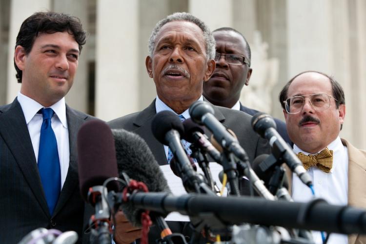 <a><img src="https://www.theepochtimes.com/assets/uploads/2015/09/GUN102489377.jpg" alt="Otis McDonald, lead plaintiff, speaks at a news conference with his legal team in front of the Supreme Court building after the announcement of a ruling in their case seeking to overturn Chicago's ban on handguns on June 28, in Washington, DC.  (Brendan Hoffman/Getty Images)" title="Otis McDonald, lead plaintiff, speaks at a news conference with his legal team in front of the Supreme Court building after the announcement of a ruling in their case seeking to overturn Chicago's ban on handguns on June 28, in Washington, DC.  (Brendan Hoffman/Getty Images)" width="320" class="size-medium wp-image-1818035"/></a>