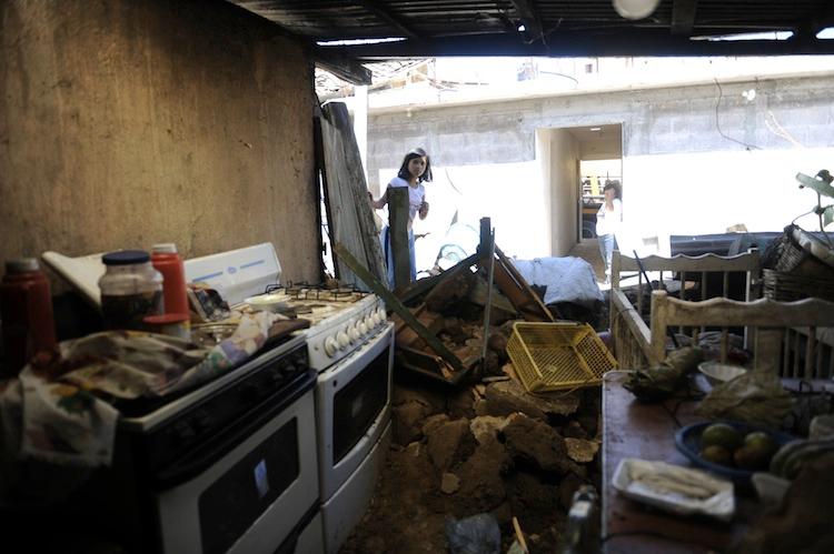 <a><img class="size-large wp-image-1774673" title="A girls looks inside a house damaged by an earthquake in San Marcos, 160 miles from Guatemala City, on Nov. 8, 2012. A 7.4-magnitude earthquake rocked southwestern Guatemala on Wednesday, killing 48 people and injuring another 150 while more were missing as homes crumbled. (Johan Ordonez/AFP/Getty Images) " src="https://www.theepochtimes.com/assets/uploads/2015/09/Guatemala_Quake_155794745.jpg" alt="A girls looks inside a house damaged by an earthquake in San Marcos, 160 miles from Guatemala City, on Nov. 8, 2012. A 7.4-magnitude earthquake rocked southwestern Guatemala on Wednesday, killing 48 people and injuring another 150 while more were missing as homes crumbled. (Johan Ordonez/AFP/Getty Images) " width="590" height="392"/></a>