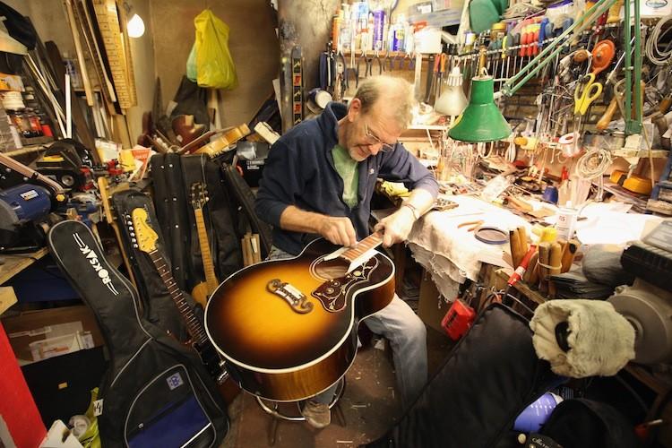 <a><img src="https://www.theepochtimes.com/assets/uploads/2015/09/Guitar_113132451.jpg" alt="Guitar technician Graham Noden works on a Gibson J200 guitar in this April 2011 photo. Gibson and other instrument manufacturers are seeking revision to the Lacey Act after the guitar company was raided in August by agents of the U.S. Fish and Wildlife Service. (Dan Kitwood/Getty Images)" title="Guitar technician Graham Noden works on a Gibson J200 guitar in this April 2011 photo. Gibson and other instrument manufacturers are seeking revision to the Lacey Act after the guitar company was raided in August by agents of the U.S. Fish and Wildlife Service. (Dan Kitwood/Getty Images)" width="575" class="size-medium wp-image-1795458"/></a>