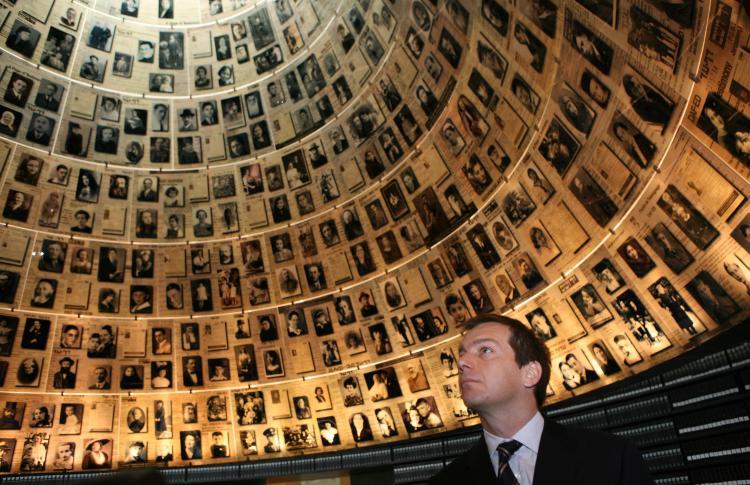<a><img src="https://www.theepochtimes.com/assets/uploads/2015/09/HUNGARY-88636939.jpg" alt="Hungarian Prime Minister Gordon Bajnai looks at pictures of Holocaust victims in the Hall of Names at the Yad Vashem Holocaust memorial in Jerusalem on June 23, 2009. (Gali Tibbon/AFP/Getty Images)" title="Hungarian Prime Minister Gordon Bajnai looks at pictures of Holocaust victims in the Hall of Names at the Yad Vashem Holocaust memorial in Jerusalem on June 23, 2009. (Gali Tibbon/AFP/Getty Images)" width="320" class="size-medium wp-image-1822210"/></a>
