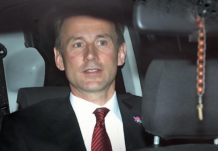 <a><img class="size-large wp-image-1788354" title="Cabinet Minister Jeremy Hunt faces Murdoch Allegations" src="https://www.theepochtimes.com/assets/uploads/2015/09/HUNT-143365674-750.jpg" alt="Cabinet Minister Jeremy Hunt faces Murdoch Allegations" width="590" height="408"/></a>