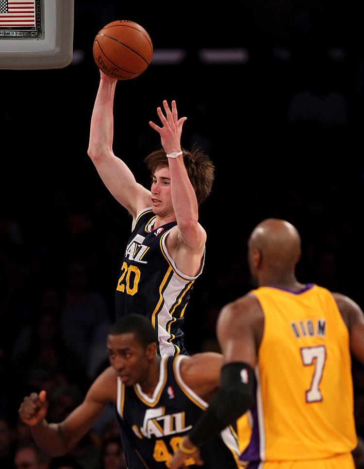 <a><img src="https://www.theepochtimes.com/assets/uploads/2015/09/Hayward111708738Web.jpg" alt="Gordon Hayward #20 of the Utah Jazz grabs a rebound against the Los Angeles Lakers at Staples Center on April 5, 2011 in Los Angeles, California. (Stephen Dunn/Getty Images)" title="Gordon Hayward #20 of the Utah Jazz grabs a rebound against the Los Angeles Lakers at Staples Center on April 5, 2011 in Los Angeles, California. (Stephen Dunn/Getty Images)" width="320" class="size-medium wp-image-1805967"/></a>