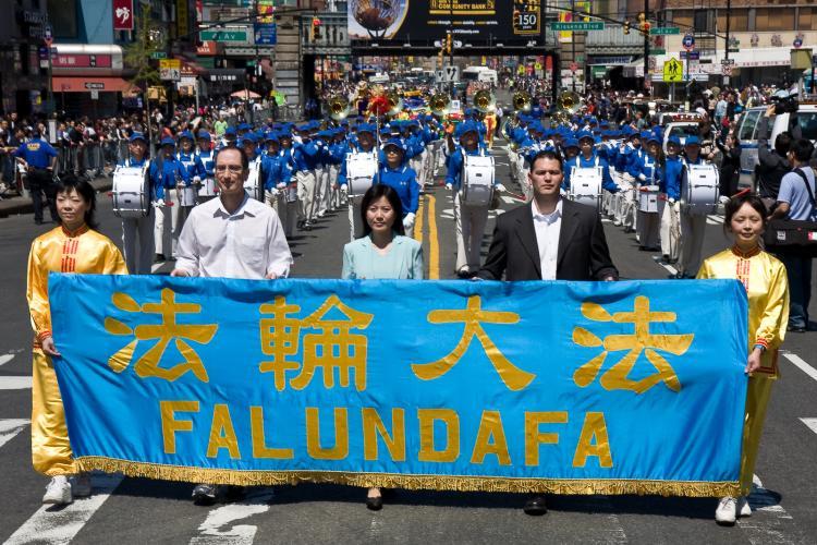 <a><img src="https://www.theepochtimes.com/assets/uploads/2015/09/IMG_4848_2.jpg" alt="The first few sections of Falun Gong practitioners' April 25th 'Stop the Persecution' parade in Flushing, New York make their way down Main Street in Chinatown. (Jan Jekielek/The Epoch Times)" title="The first few sections of Falun Gong practitioners' April 25th 'Stop the Persecution' parade in Flushing, New York make their way down Main Street in Chinatown. (Jan Jekielek/The Epoch Times)" width="320" class="size-medium wp-image-1828567"/></a>
