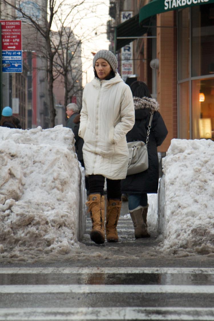 <a><img src="https://www.theepochtimes.com/assets/uploads/2015/09/IMG_7353.jpg" alt="New York City pedestrians navigate narrow pathways through snowplowed streets and slushy puddles on sidewalks as the city recovers from Sunday's blizzard. (Tim McDevitt/The Epoch Times)" title="New York City pedestrians navigate narrow pathways through snowplowed streets and slushy puddles on sidewalks as the city recovers from Sunday's blizzard. (Tim McDevitt/The Epoch Times)" width="320" class="size-medium wp-image-1810416"/></a>