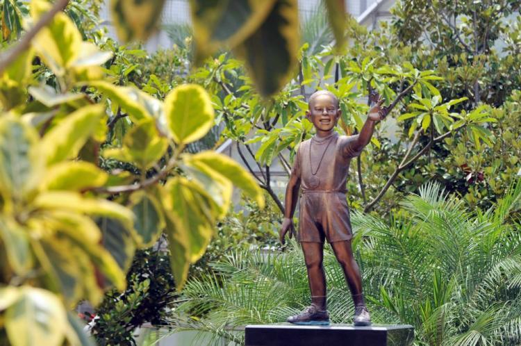 <a><img src="https://www.theepochtimes.com/assets/uploads/2015/09/INDONESIA-C.jpg" alt="The statue of 'Little Barry'--as U.S. President Barack Obama was known when he lived in Jakarta in the late 1960s--stands in central Jakarta's Menteng Park on Feb. 2. (Adek Berry/AFP/Getty Images )" title="The statue of 'Little Barry'--as U.S. President Barack Obama was known when he lived in Jakarta in the late 1960s--stands in central Jakarta's Menteng Park on Feb. 2. (Adek Berry/AFP/Getty Images )" width="320" class="size-medium wp-image-1823013"/></a>