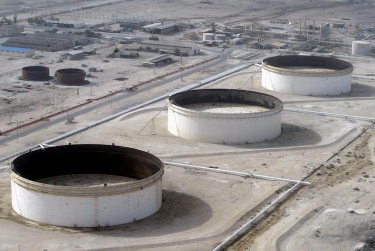 <a><img class="size-large wp-image-1791658" title="Iran's Lavan oil refinery" src="https://www.theepochtimes.com/assets/uploads/2015/09/IRAN-OIL103723244-750.jpg" alt="Iran's Lavan oil refinery" width="590" height="394"/></a>