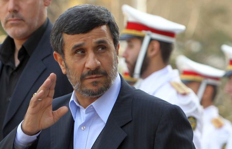 <a><img src="https://www.theepochtimes.com/assets/uploads/2015/09/Iran1_107691761.jpg" alt="Iranian President Mahmoud Ahmadinejad gestures in Tehran, Dec. 20. Diplomatic tensions are high between Iran and the United Kingdom, after British Ambassador Simon Gass criticized the regime for its human rights abuses.  (Atta Kenare/AFP/Getty Images)" title="Iranian President Mahmoud Ahmadinejad gestures in Tehran, Dec. 20. Diplomatic tensions are high between Iran and the United Kingdom, after British Ambassador Simon Gass criticized the regime for its human rights abuses.  (Atta Kenare/AFP/Getty Images)" width="320" class="size-medium wp-image-1810572"/></a>