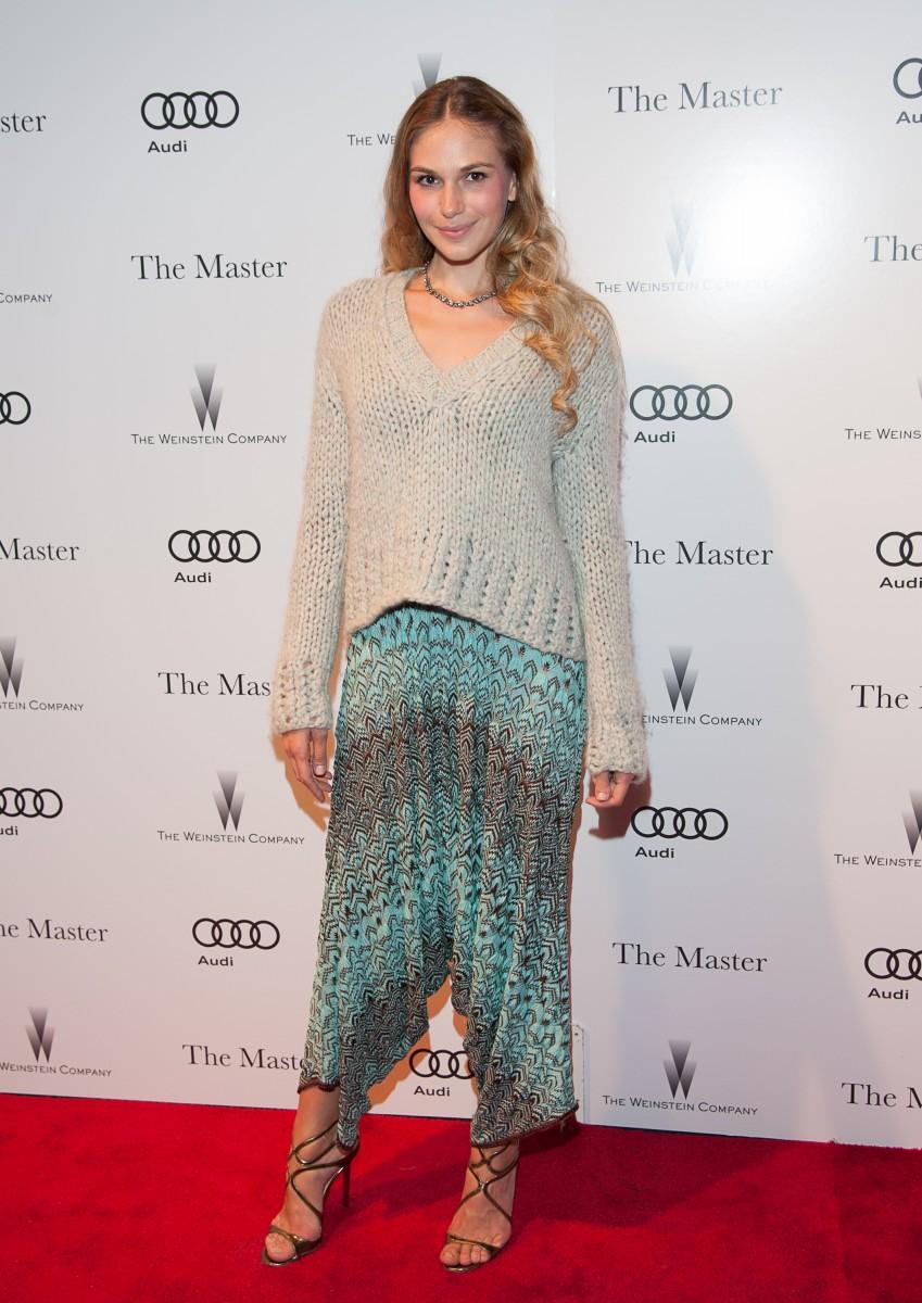 <a><img class=" wp-image-1774584" title=""The Master" New York Premiere" src="https://www.theepochtimes.com/assets/uploads/2015/09/Jennifer+Missoni+in+cream+colored+sweater1.jpg" alt="" width="306" height="434"/></a>