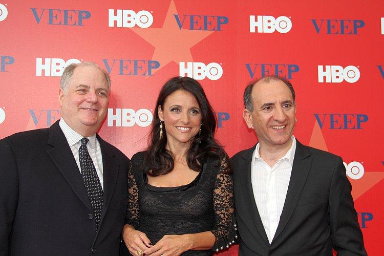 <a><img class="size-large wp-image-1789195" title="Actress Julia Louis-Dreyfus (C) with "Veep" executive producer" src="https://www.theepochtimes.com/assets/uploads/2015/09/Julia+Louis-Dreyfus2.jpg" alt="Actress Julia Louis-Dreyfus (C) with "Veep" executive producer" width="590" height="393"/></a>