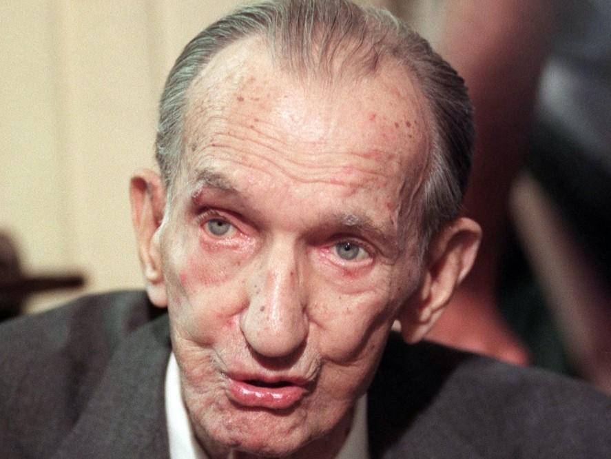 <a><img class="size-medium wp-image-1786861" title="Polish World War II resistance fighter and scholar Jan Karski in Warsaw May 17, 2000. Karski tried as early as 1943 to alert Western Allies to the situation in German-occupied Poland, especially the destruction of the Warsaw Ghetto and the extermination camps. (Tomasz Gzell/AFP/Getty Images)" src="https://www.theepochtimes.com/assets/uploads/2015/09/Karski92538448.jpg" alt="" width="350" height="262"/></a>