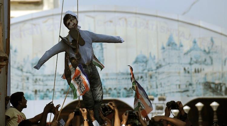 <a><img class="size-large wp-image-1774176" title="Indian activists hang an effigy of Pakistan-born Mohammed Kasab, who was the sole surviving gunman of the 2008 Mumbai attacks, at the entrance of Chatrapati Shivaji railway Terminals (CST) during celebrations following Kasab's execution in Mumbai on Nov. 21, 2012. (Punt Paranjpe/AFP/Getty Images) " src="https://www.theepochtimes.com/assets/uploads/2015/09/Kassab-Effigy_156786823.jpg" alt="Indian activists hang an effigy of Pakistan-born Mohammed Kasab, who was the sole surviving gunman of the 2008 Mumbai attacks, at the entrance of Chatrapati Shivaji railway Terminals (CST) during celebrations following Kasab's execution in Mumbai on Nov. 21, 2012. (Punt Paranjpe/AFP/Getty Images) " width="590" height="328"/></a>
