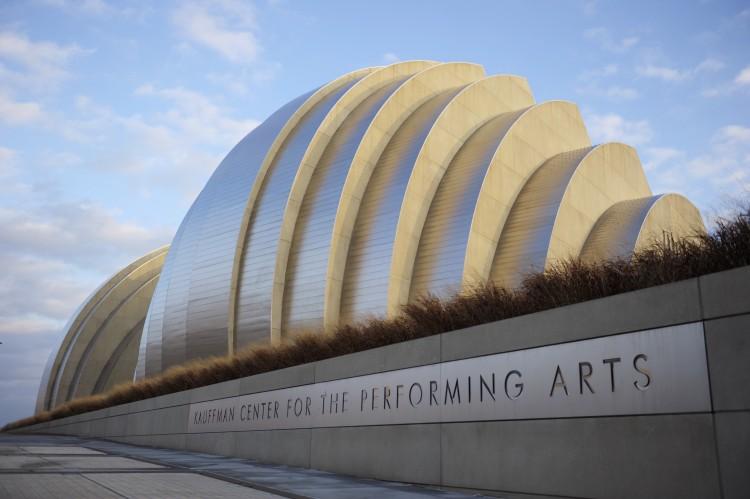 <a><img class="size-large wp-image-1771691" title="Kauffman Center for Performing Arts, KCMO" src="https://www.theepochtimes.com/assets/uploads/2015/09/Kauffman-1.jpg" alt="Full house for 2013 world tour of Shen Yun Performing Arts at the Kauffman Center for Performing Arts in downtown Kansas City, Missouri. (Photo by Cat Rooney)" width="590" height="392"/></a>