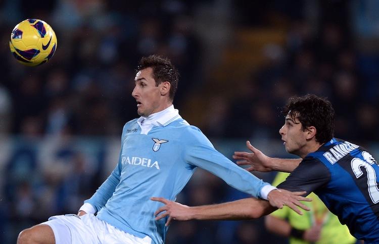 <a><img class="size-full wp-image-1773457" title="FBL-ITA-SERIE A-SS LAZIO-INTER MILAN" src="https://www.theepochtimes.com/assets/uploads/2015/09/Klose158399883.jpg" alt="Lazio's Miroslav Klose fends off Inter Milan's Andrea Ranocchia in Serie A action on Sat. Dec. 15 in Rome. (Filippo Monteforte/AFP/Getty Images) " width="750" height="484"/></a>