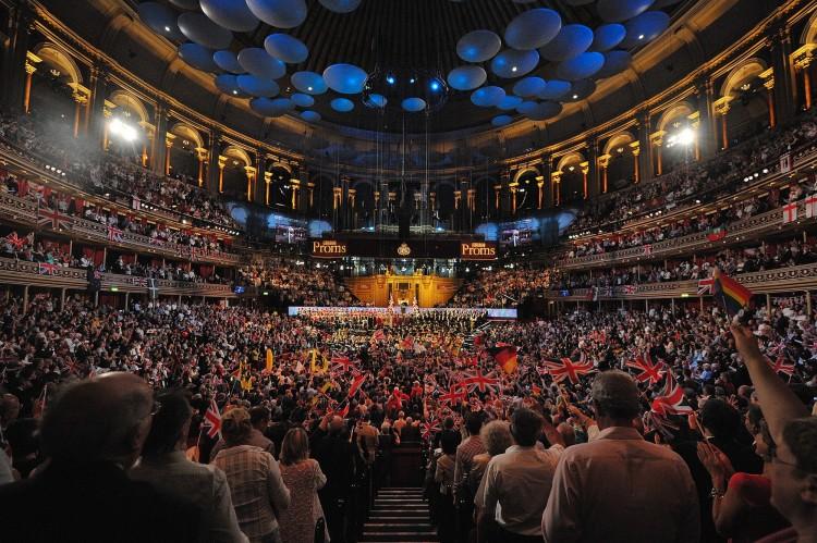 <a><img class="size-large wp-image-1782202" src="https://www.theepochtimes.com/assets/uploads/2015/09/Last+night1.jpg" alt="Patriotic revellers wave flags at the Royal Albert Hall " width="590" height="392"/></a>
