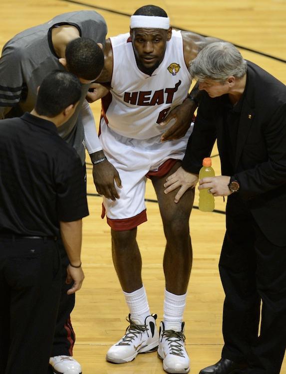 <a><img class="size-large wp-image-1785832" title="LeBron James of the Miami Heat is examin" src="https://www.theepochtimes.com/assets/uploads/2015/09/LeBron1465712941.jpg" alt="LeBron James of the Miami Heat is examin" width="450" height="590"/></a>