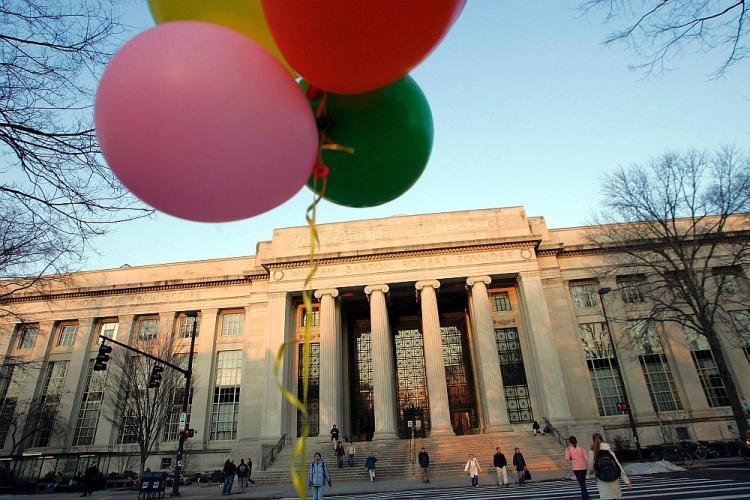 <a><img src="https://www.theepochtimes.com/assets/uploads/2015/09/MIT_56913314.jpg" alt="SESQUICENTENNIAL: Balloons float in front of The Rogers Building on the campus of the Massachusetts Institute of Technology (MIT) in Cambridge, Mass., in this file photo. This year marks the 150th anniversary of the school's founding.  (oe Raedle/Getty Images)" title="SESQUICENTENNIAL: Balloons float in front of The Rogers Building on the campus of the Massachusetts Institute of Technology (MIT) in Cambridge, Mass., in this file photo. This year marks the 150th anniversary of the school's founding.  (oe Raedle/Getty Images)" width="320" class="size-medium wp-image-1807731"/></a>