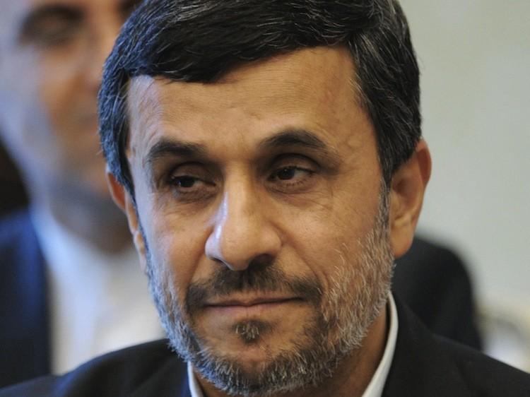 <a><img class="size-medium wp-image-1786052" title="Iranian President Mahmoud Ahmadinejad looks on during a meeting with his Russian counterpart Vladimir Putin in Beijing, on June 7. (Alexey Druzhinin/AFP/GettyImages)" src="https://www.theepochtimes.com/assets/uploads/2015/09/Mahmoud145884975.jpg" alt="" width="350" height="262"/></a>
