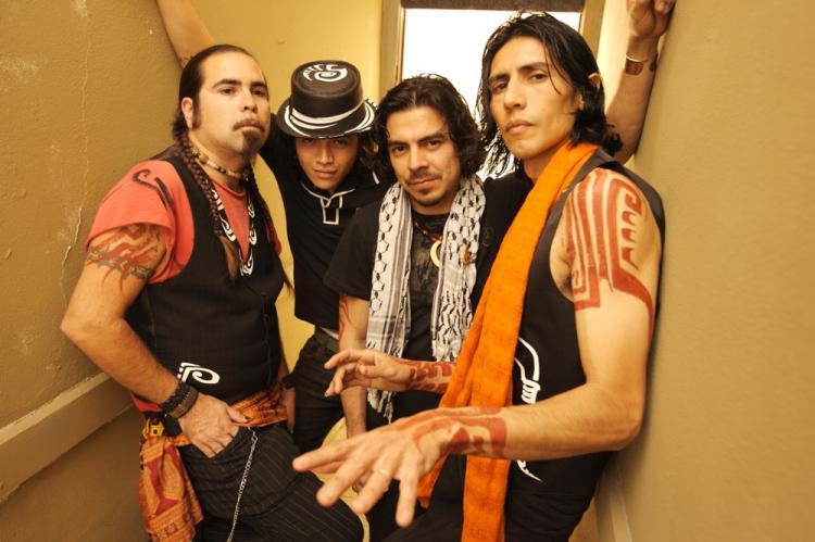 <a><img src="https://www.theepochtimes.com/assets/uploads/2015/09/Mezklah-Gil-Ortiz.jpg" alt="Los Angeles-based band Mezklah mixes reggae, world, and Latin grooves into their high-energy performances. (Gil Ortiz)" title="Los Angeles-based band Mezklah mixes reggae, world, and Latin grooves into their high-energy performances. (Gil Ortiz)" width="320" class="size-medium wp-image-1833855"/></a>