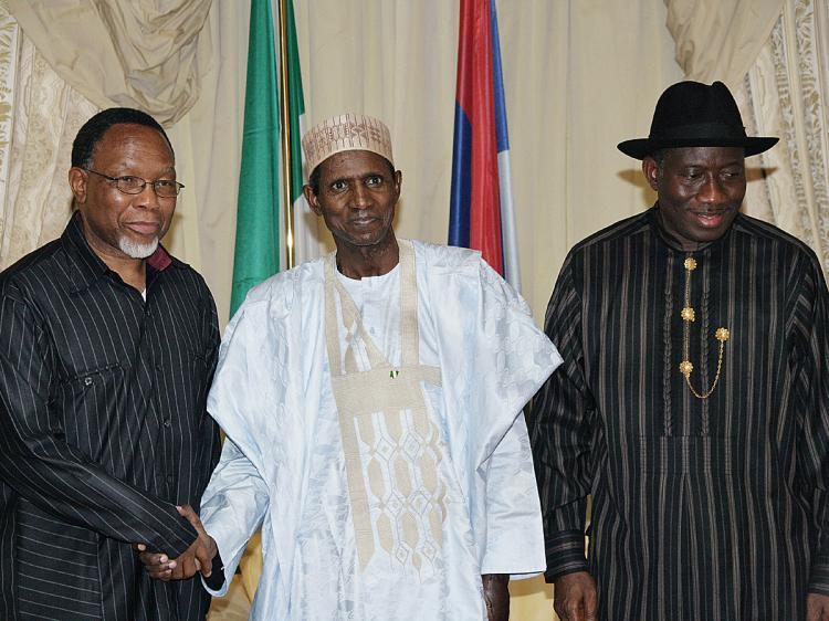 <a><img src="https://www.theepochtimes.com/assets/uploads/2015/09/NIGERIA93030882.jpg" alt="Nigerian President Umaru Musa Yar'adua (C) poses with South African Deputy President Kgalema Motlanthe (L) and Nigerian Vice-President Goodluck Johnatan on Nov. 13, 2009 at the Presidential Villa in Abuja, during a courtesy visit in Nigeria. (Wole Emmanuel/AFP/Getty Images)" title="Nigerian President Umaru Musa Yar'adua (C) poses with South African Deputy President Kgalema Motlanthe (L) and Nigerian Vice-President Goodluck Johnatan on Nov. 13, 2009 at the Presidential Villa in Abuja, during a courtesy visit in Nigeria. (Wole Emmanuel/AFP/Getty Images)" width="320" class="size-medium wp-image-1822666"/></a>