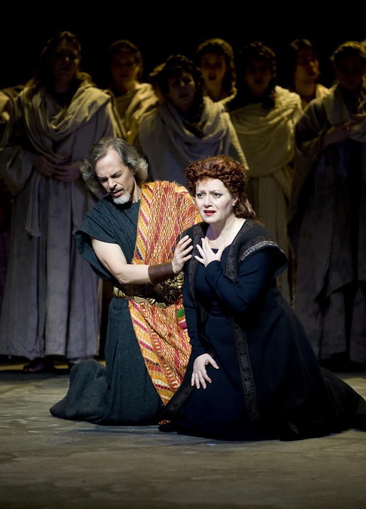 <a><img src="https://www.theepochtimes.com/assets/uploads/2015/09/Norma.jpg" alt="Hasmik Papian (Norma) and Richard Margison (Pollione) in Vancouver Opera's staging of Bellini's famous opera, Norma. (Tim Matheson)" title="Hasmik Papian (Norma) and Richard Margison (Pollione) in Vancouver Opera's staging of Bellini's famous opera, Norma. (Tim Matheson)" width="320" class="size-medium wp-image-1824947"/></a>