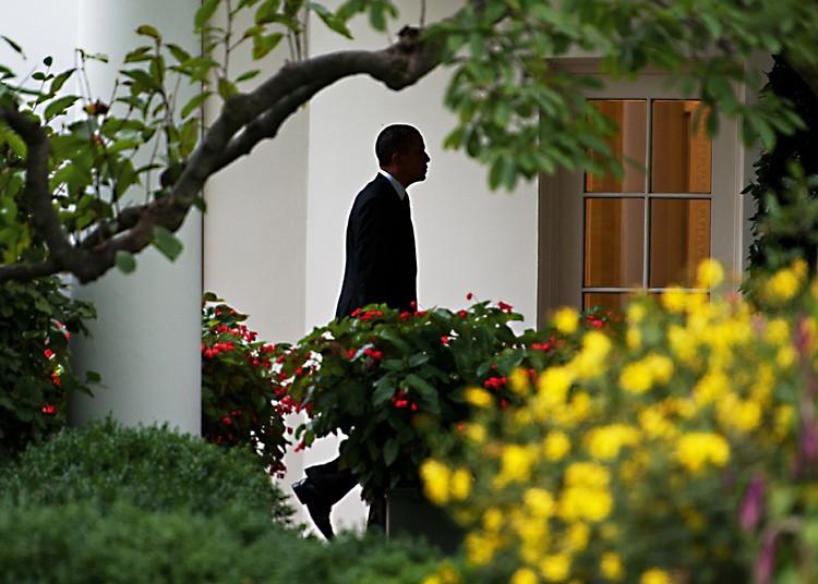 <a><img src="https://www.theepochtimes.com/assets/uploads/2015/09/Obama_Was4269755.jpg" alt="President Barack Obama walks from the South Lawn of the White House and returns to the Oval Office Sept. 22 after spending the day in Cincinnati, Ohio, campaigning for his jobs plan. (AFP Photo/Paul J. Richards)" title="President Barack Obama walks from the South Lawn of the White House and returns to the Oval Office Sept. 22 after spending the day in Cincinnati, Ohio, campaigning for his jobs plan. (AFP Photo/Paul J. Richards)" width="320" class="size-medium wp-image-1796993"/></a>