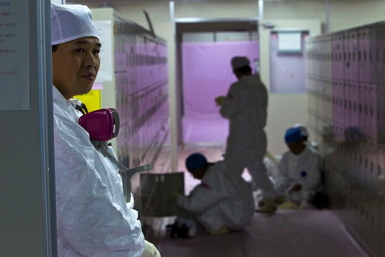 <a><img class="size-large wp-image-1792813" title="Japanese nuclear workers at Fukushima" src="https://www.theepochtimes.com/assets/uploads/2015/09/PHOTO1-JAPAN-132387476-750.jpg" alt="Japanese nuclear workers at Fukushima" width="590" height="394"/></a>