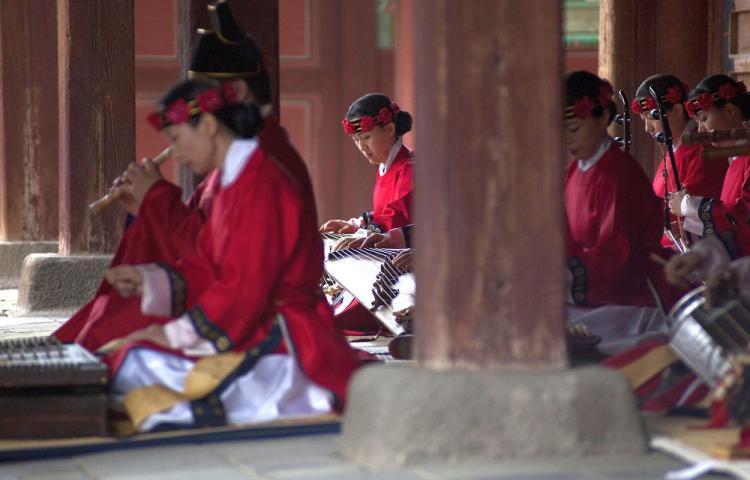 <a><img src="https://www.theepochtimes.com/assets/uploads/2015/09/PHOTO1-concert-WEB.jpg" alt="South Korean musicians perform traditional music in a courtyard of the 500-year-old Changgyeong Palace in Seoul, South Korea. The concert was this year's last in a series of traditional early morning concerts performed in the palace in autumn.  (Jerrod Hall/The Epoch Times)" title="South Korean musicians perform traditional music in a courtyard of the 500-year-old Changgyeong Palace in Seoul, South Korea. The concert was this year's last in a series of traditional early morning concerts performed in the palace in autumn.  (Jerrod Hall/The Epoch Times)" width="320" class="size-medium wp-image-1813660"/></a>