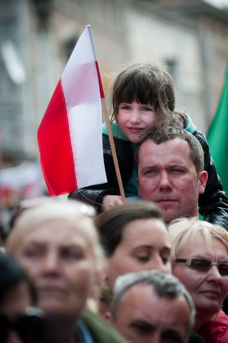 <a><img src="https://www.theepochtimes.com/assets/uploads/2015/09/POPE-113301060.jpg" alt="A POLISH POPE: A boy holds a Polish flag at the beatification ceremony of Pope John Paul II at St. Peter's Square on May 1 in Vatican City. For Poles, the pope holds a special place in their hearts as the main force that lead to the fall of communism in Poland and ultimately the Soviet Union. (Giorgio Cosulich/Getty Images)" title="A POLISH POPE: A boy holds a Polish flag at the beatification ceremony of Pope John Paul II at St. Peter's Square on May 1 in Vatican City. For Poles, the pope holds a special place in their hearts as the main force that lead to the fall of communism in Poland and ultimately the Soviet Union. (Giorgio Cosulich/Getty Images)" width="320" class="size-medium wp-image-1804659"/></a>