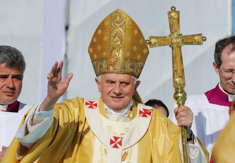 <a><img src="https://www.theepochtimes.com/assets/uploads/2015/09/POPE-98969546.jpg" alt="MANAGING CRISIS: Pope Benedict XVI arrives at the Terreiro do Paso for an open-air mass in Lisbon on May 11. Pope Benedict XVI uttered his sternest condemnation of a recent sex scandal. (Vincenzo Pinto/Getty Images )" title="MANAGING CRISIS: Pope Benedict XVI arrives at the Terreiro do Paso for an open-air mass in Lisbon on May 11. Pope Benedict XVI uttered his sternest condemnation of a recent sex scandal. (Vincenzo Pinto/Getty Images )" width="320" class="size-medium wp-image-1820013"/></a>