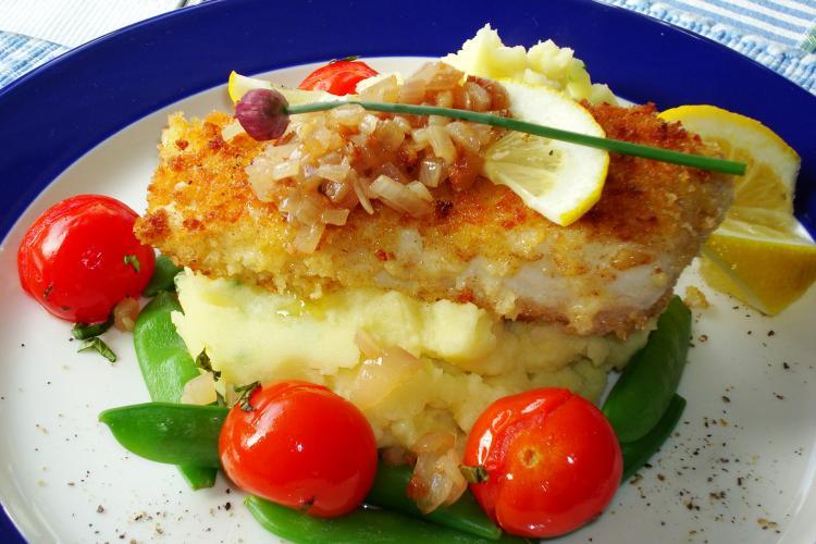 <a><img src="https://www.theepochtimes.com/assets/uploads/2015/09/Panko_halibut.jpg" alt="Grilled halibut with mashed potatoes and shallots, steamed sugar snap peas, and roasted cherry tomatoes.(Sandra Shields/The Epoch Times)" title="Grilled halibut with mashed potatoes and shallots, steamed sugar snap peas, and roasted cherry tomatoes.(Sandra Shields/The Epoch Times)" width="320" class="size-medium wp-image-1819735"/></a>