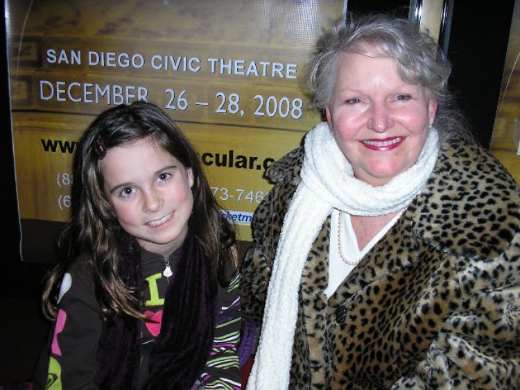 <a><img src="https://www.theepochtimes.com/assets/uploads/2015/09/PatriciaKascas_granddaughter_Valerie.jpg" alt="Artist Patricia Kascas with her granddaughter Valerie, in San Diego. (The Epoch Times)" title="Artist Patricia Kascas with her granddaughter Valerie, in San Diego. (The Epoch Times)" width="320" class="size-medium wp-image-1831932"/></a>