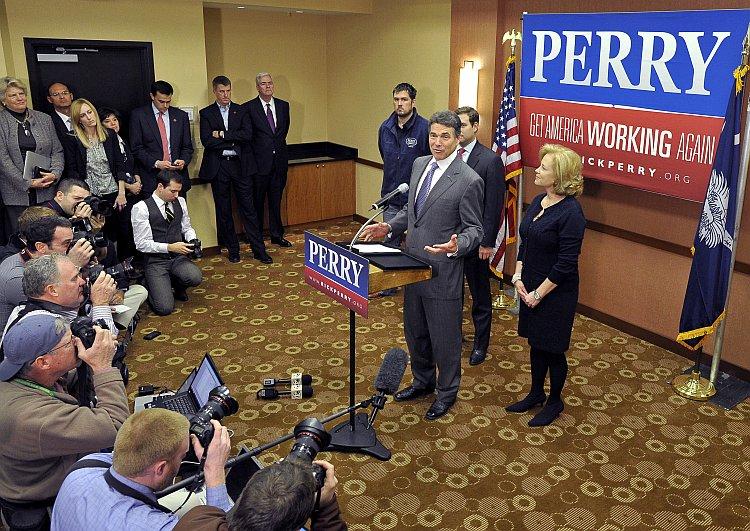 <a><img class="size-large wp-image-1793118" src="https://www.theepochtimes.com/assets/uploads/2015/09/Perry_137343787.jpg" alt="Texas Governor Rick Perry" width="590" height="417"/></a>