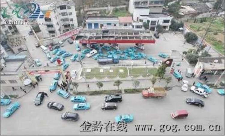 <a><img src="https://www.theepochtimes.com/assets/uploads/2015/09/Photo_1.jpg" alt="Taxis line up at a gas station in Guiyang City, Guizhou Province. (gog.com)" title="Taxis line up at a gas station in Guiyang City, Guizhou Province. (gog.com)" width="320" class="size-medium wp-image-1811919"/></a>