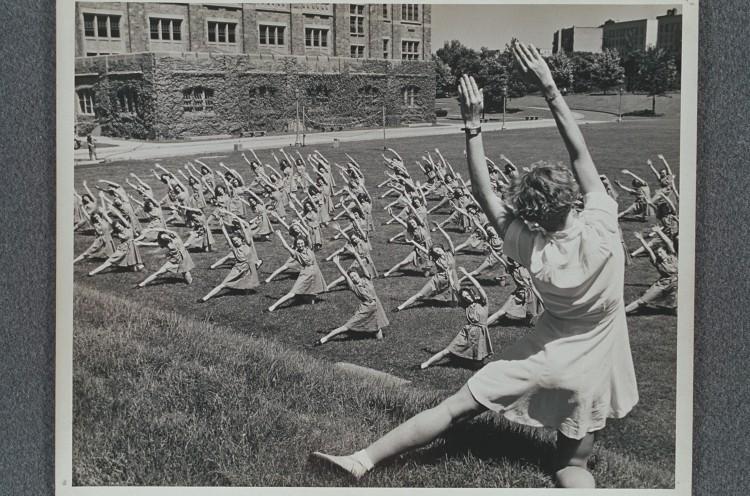 <a><img class="size-large wp-image-1780997" title=" Women volunteers, formally known as Women Accepted for Volunteer Emergency Service, stayed fit through the same fitness regimens the Navy went through, although they did not go into combat. Here women are seen at the training center at Hunter College (now Lehman College) in the Bronx. (Courtesy of the New York Historical Society)" src="https://www.theepochtimes.com/assets/uploads/2015/09/PhysicalEd-NY+Historical+Society.jpg" alt=" Women volunteers, formally known as Women Accepted for Volunteer Emergency Service, stayed fit through the same fitness regimens the Navy went through, although they did not go into combat. Here women are seen at the training center at Hunter College (now Lehman College) in the Bronx. (Courtesy of the New York Historical Society)" width="590" height="390"/></a>