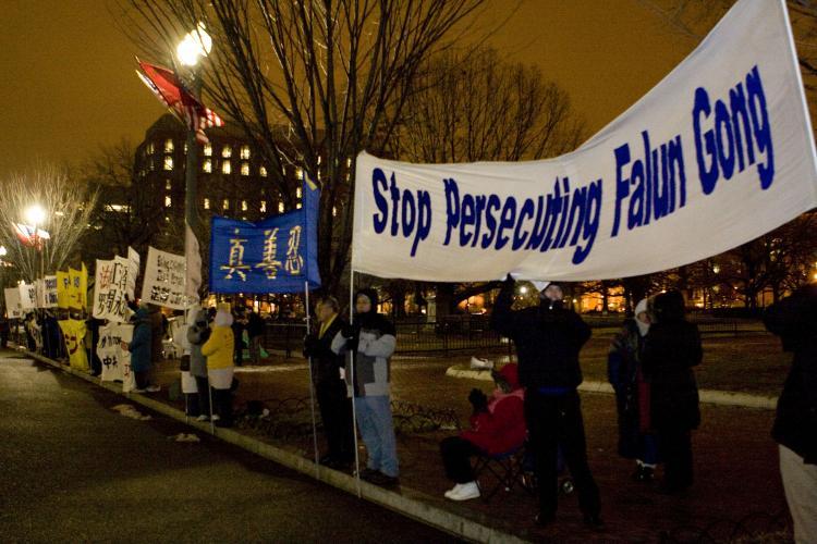 <a><img src="https://www.theepochtimes.com/assets/uploads/2015/09/Protesters_2336.jpg" alt="Falun Gong protesters stand outside the White House during the formal welcoming ceremonies, Jan. 19, for Chinese communist chief Hu Jintao.  (Lisa Fan/The Epoch Times)" title="Falun Gong protesters stand outside the White House during the formal welcoming ceremonies, Jan. 19, for Chinese communist chief Hu Jintao.  (Lisa Fan/The Epoch Times)" width="320" class="size-medium wp-image-1809323"/></a>