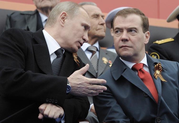 <a><img class="size-large wp-image-1787605" title=" Russia's newly-inaugurated President Vladimir Putin (L) and new Prime Minister Dmitry Medvedev (R) speak as they watch the Victory Day parade at the Red Square in Moscow, on May 9. Thousands of Russian soldiers marched across Red Square to mark the 67 years since the victory over Nazi Germany. (STR/AFP/GettyImages)" src="https://www.theepochtimes.com/assets/uploads/2015/09/Putin144053054.jpg" alt="" width="590" height="405"/></a>