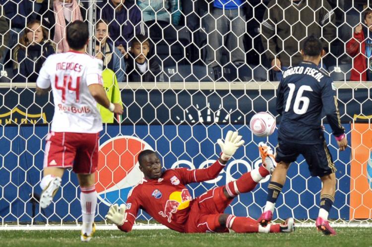 <a><img src="https://www.theepochtimes.com/assets/uploads/2015/09/RBNY105615847.jpg" alt="UPSET IN THE MAKING: Philadelphia's Michael Orozco Fiscal gives the home side a two-goal lead over the New York Red Bulls on Saturday. (Drew Hallowell/Getty Images)" title="UPSET IN THE MAKING: Philadelphia's Michael Orozco Fiscal gives the home side a two-goal lead over the New York Red Bulls on Saturday. (Drew Hallowell/Getty Images)" width="320" class="size-medium wp-image-1813397"/></a>