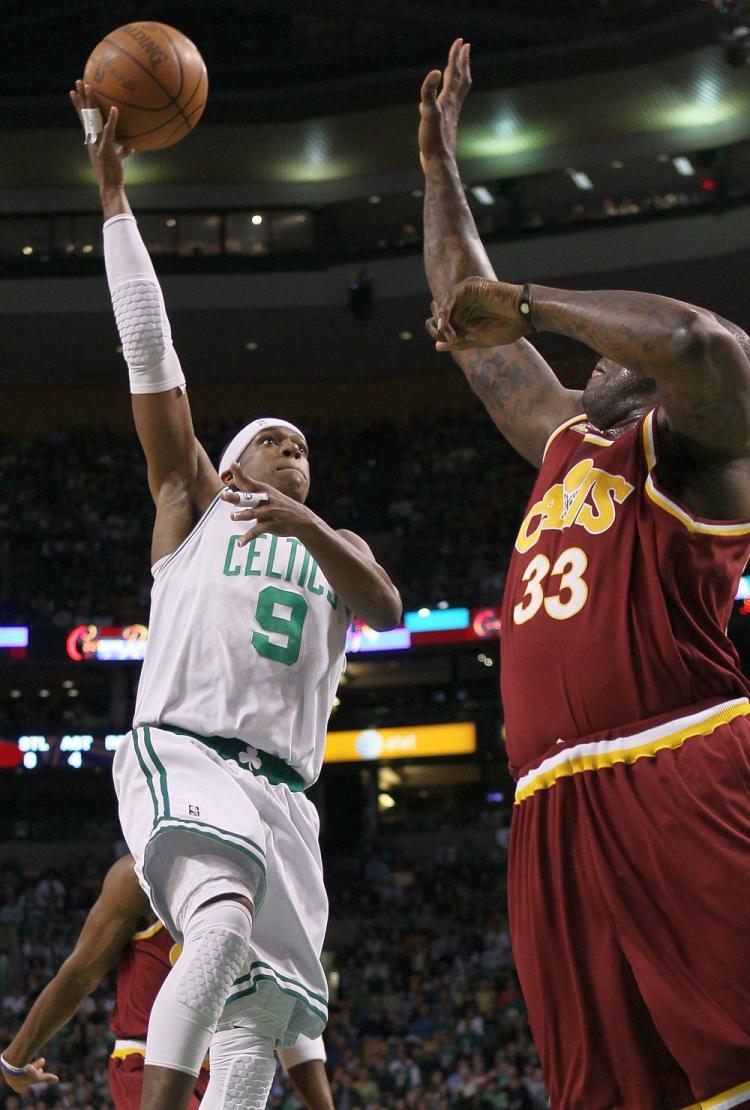 <a><img src="https://www.theepochtimes.com/assets/uploads/2015/09/RONDO.jpg" alt="Boston's Rajon Rondo had a stellar Game 4 against the Cleveland Cavaliers on Sunday with a triple-double (29 points, 18 rebounds, 13 assists). (Elsa/Getty Images)" title="Boston's Rajon Rondo had a stellar Game 4 against the Cleveland Cavaliers on Sunday with a triple-double (29 points, 18 rebounds, 13 assists). (Elsa/Getty Images)" width="320" class="size-medium wp-image-1820112"/></a>