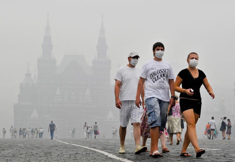 <a><img src="https://www.theepochtimes.com/assets/uploads/2015/09/RUSSIA-103260466-WEB.jpg" alt="TOXIC SMOG: Russians wear face masks to protect themselves from forest fire smog while walking on Red Square in Moscow on Aug. 6. Smog from wildfires in the countryside cloaked Moscow, with levels of toxic particles, raising alarm over public health and numerous commuters wearing anti-pollution masks.(Natalia Kolenisova/Getty Images)" title="TOXIC SMOG: Russians wear face masks to protect themselves from forest fire smog while walking on Red Square in Moscow on Aug. 6. Smog from wildfires in the countryside cloaked Moscow, with levels of toxic particles, raising alarm over public health and numerous commuters wearing anti-pollution masks.(Natalia Kolenisova/Getty Images)" width="320" class="size-medium wp-image-1816409"/></a>