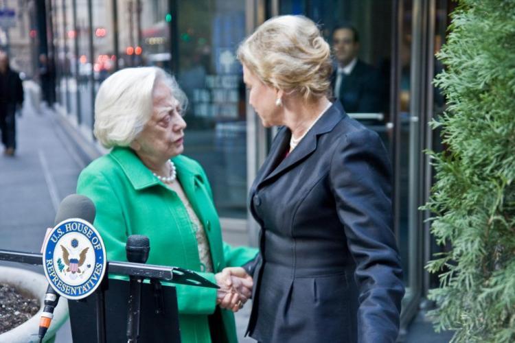 <a><img src="https://www.theepochtimes.com/assets/uploads/2015/09/RepCarolynMaloney.jpg" alt="Rep. Carolyn Maloney (R) and the first woman to own a seat on the New York Stock Exchange, Muriel Siebert, stand in front of the former Bear Stearns' headquarters in Midtown Manhattan on Monday to introduce a new bill that will track spending of TARP funds. (Lixin Shi/The Epoch Times)" title="Rep. Carolyn Maloney (R) and the first woman to own a seat on the New York Stock Exchange, Muriel Siebert, stand in front of the former Bear Stearns' headquarters in Midtown Manhattan on Monday to introduce a new bill that will track spending of TARP funds. (Lixin Shi/The Epoch Times)" width="320" class="size-medium wp-image-1825217"/></a>