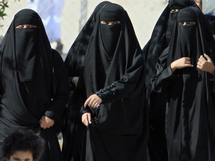 <a><img src="https://www.theepochtimes.com/assets/uploads/2015/09/SAUDI-ARABIA.jpg" alt="Saudi women cross a street in Hofuf City, Nov. 22, 2007. A law in the works would allow Saudi women lawyers to appear in court for the first time. (Hassan Ammar/AFP/Getty Images)" title="Saudi women cross a street in Hofuf City, Nov. 22, 2007. A law in the works would allow Saudi women lawyers to appear in court for the first time. (Hassan Ammar/AFP/Getty Images)" width="320" class="size-medium wp-image-1822788"/></a>