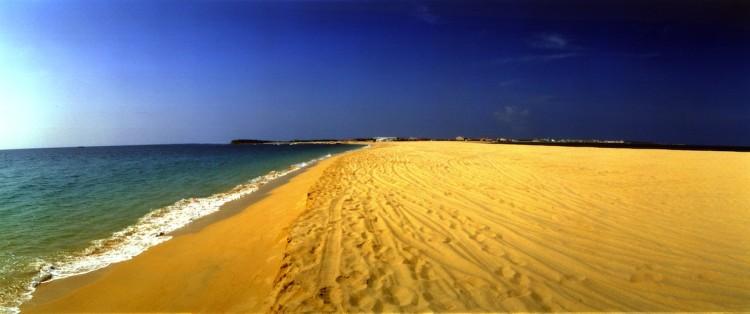 <a><img src="https://www.theepochtimes.com/assets/uploads/2015/09/SPC-000377-BeachStrand.jpg" alt="PERFECT PAUSE: Pristine sand and crystal waters make the Penghu Islands beaches most beautiful. Jibei's Sand Bay has a golden beach that runs for miles. (Courtesy of Taiwan Tourism)" title="PERFECT PAUSE: Pristine sand and crystal waters make the Penghu Islands beaches most beautiful. Jibei's Sand Bay has a golden beach that runs for miles. (Courtesy of Taiwan Tourism)" width="575" class="size-medium wp-image-1803606"/></a>