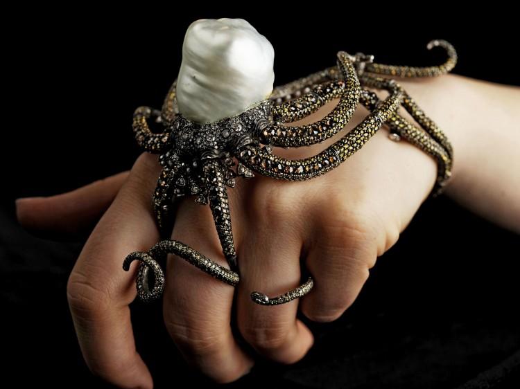 <a><img src="https://www.theepochtimes.com/assets/uploads/2015/09/SevanBicakci.JPG" alt="Sevan Bicakci was recognized with first place in the Pearls Category for his eerie octopus ring/cuff made in 24-karat gold and sterling silver with more than 3,000 hand-set multicolored diamonds, 164 hand-set seed pearls, and one South Sea baroque pearl. (Photo courtesy of Isabelle Kellogg)" title="Sevan Bicakci was recognized with first place in the Pearls Category for his eerie octopus ring/cuff made in 24-karat gold and sterling silver with more than 3,000 hand-set multicolored diamonds, 164 hand-set seed pearls, and one South Sea baroque pearl. (Photo courtesy of Isabelle Kellogg)" width="320" class="size-medium wp-image-1802857"/></a>