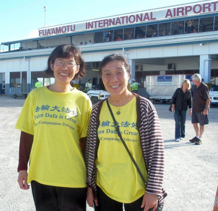 <a><img src="https://www.theepochtimes.com/assets/uploads/2015/09/Shao-L-Yuan-R.jpg" alt="Ms. Shelley Shao (L), and Ms. Li Yuan at an airport in Tonga. (Courtesy of clearwisdom.net )" title="Ms. Shelley Shao (L), and Ms. Li Yuan at an airport in Tonga. (Courtesy of clearwisdom.net )" width="320" class="size-medium wp-image-1828080"/></a>